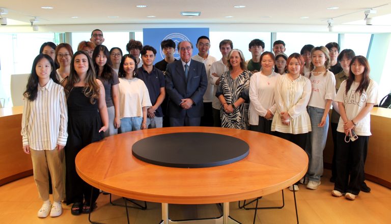 Recepción estudiantes DARI en Afundación Coruña