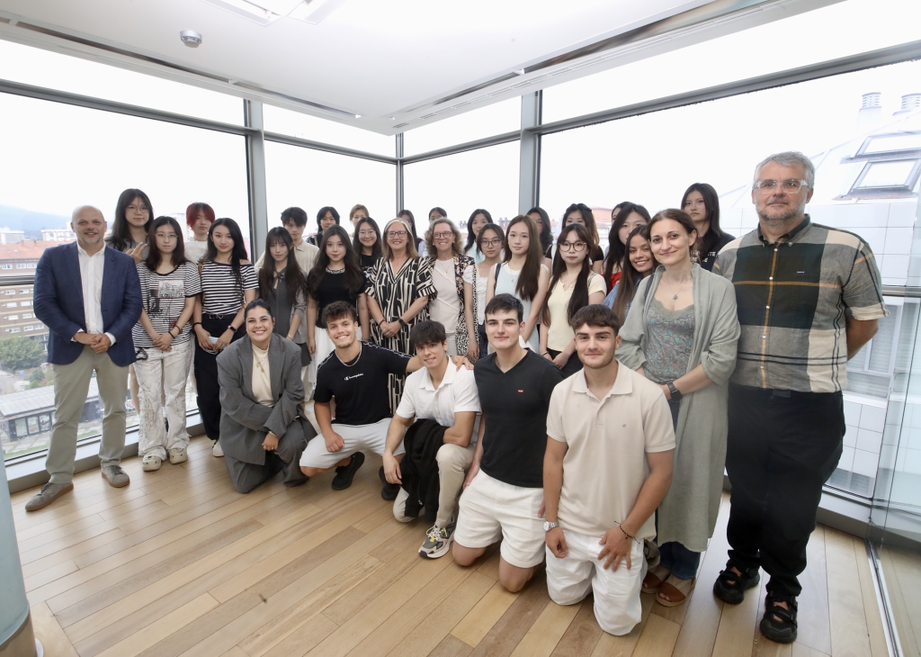 La Universidad Intercontinental de la Empresa presenta la octava edición de su Diploma Avanzado en Relaciones Internacionales, con 27 nuevos estudiantes.